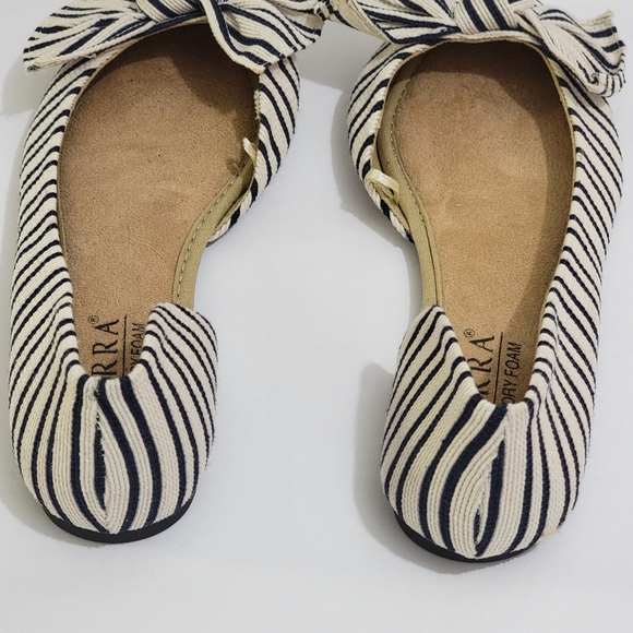 Serra black and cream stripe flats NWOT - Picture 4 of 8